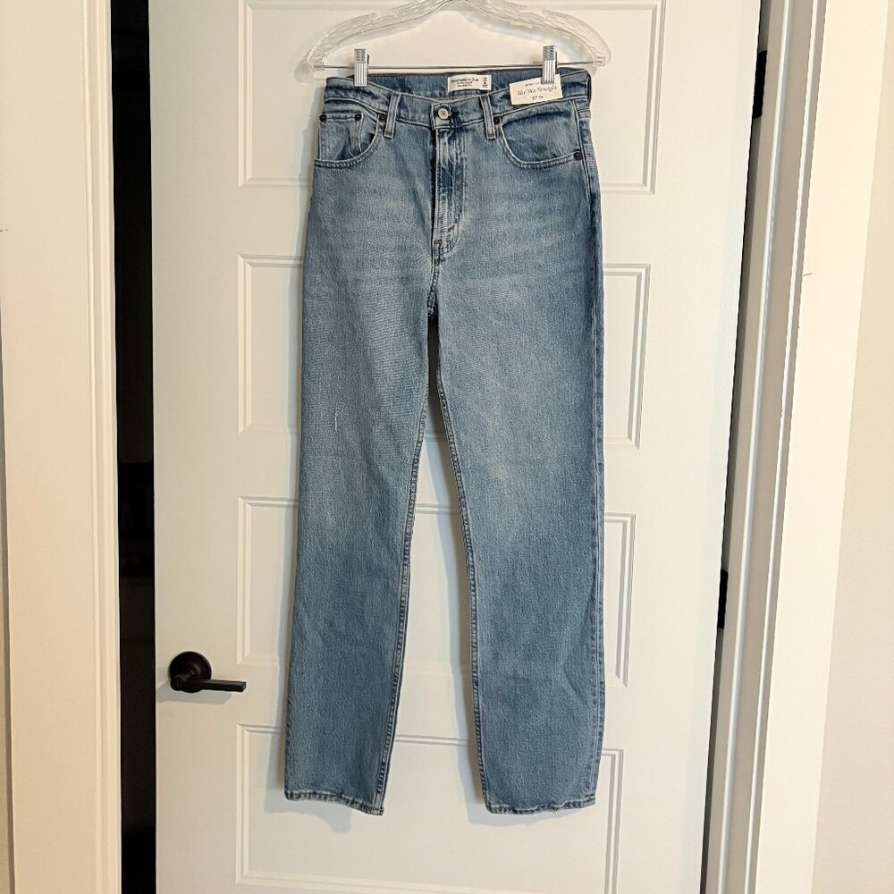 NWT Abercrombie 90s Straight Jean